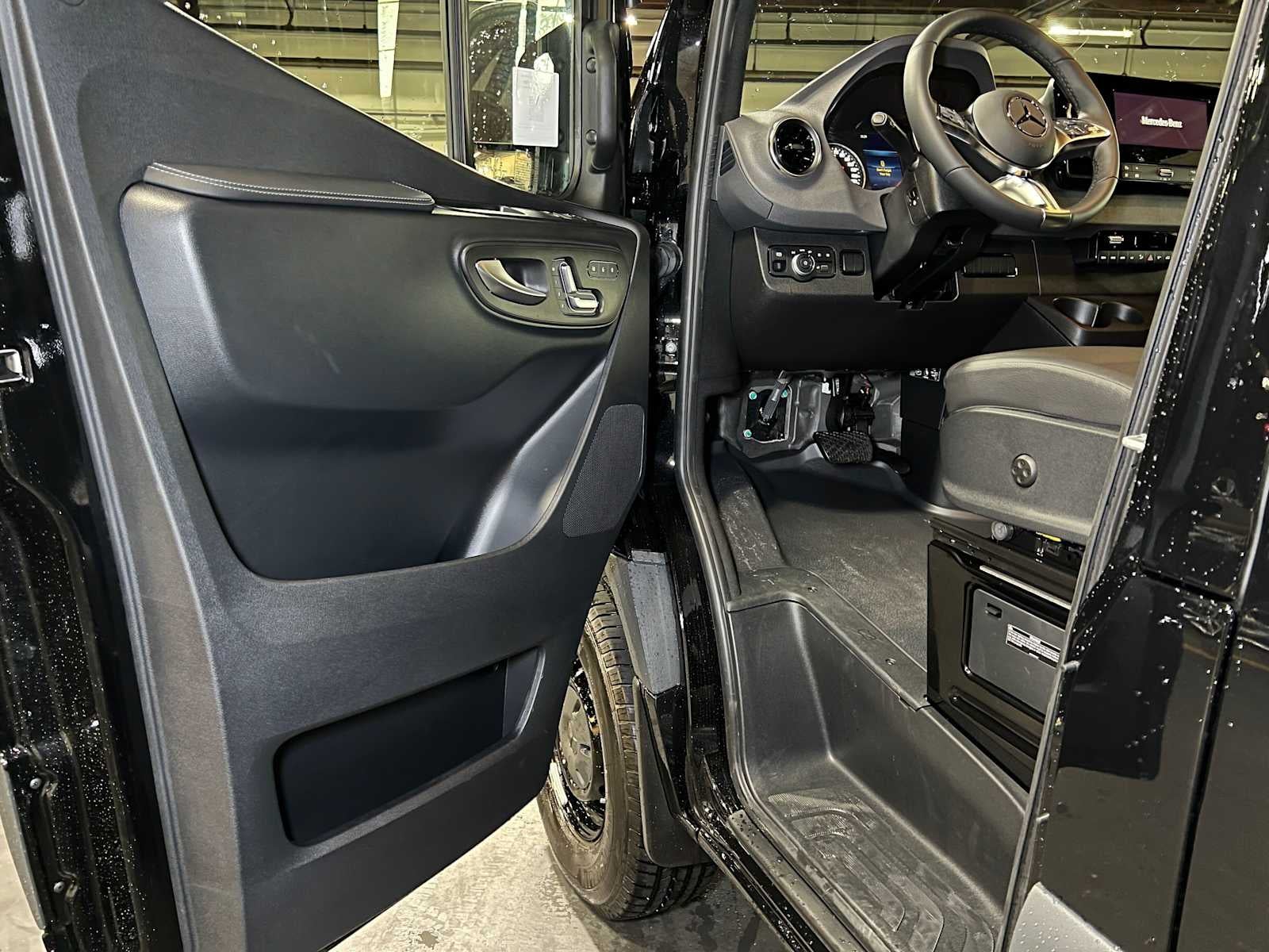 2026 Mercedes-Benz Sprinter Passenger Van 2500 Standard Roof I4 Diesel HO 144 AWD