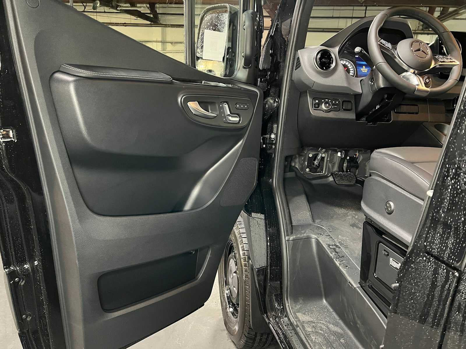 2026 Mercedes-Benz Sprinter Passenger Van 2500 Standard Roof I4 Diesel HO 144 AWD