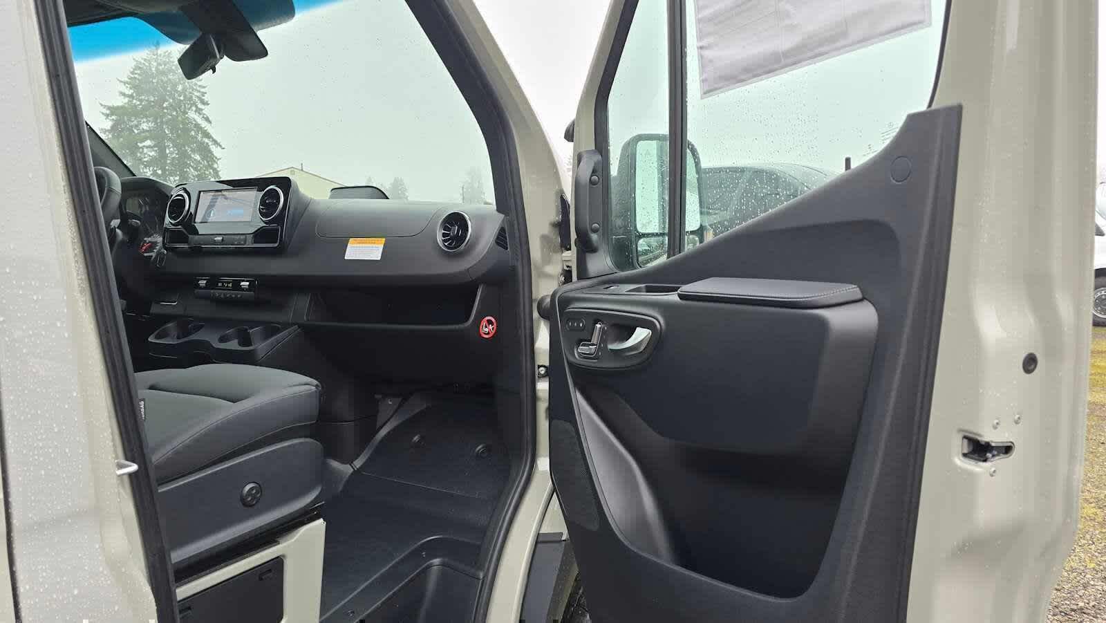 2026 Mercedes-Benz Sprinter 2500 Standard Roof I4 Diesel HO 144 AWD