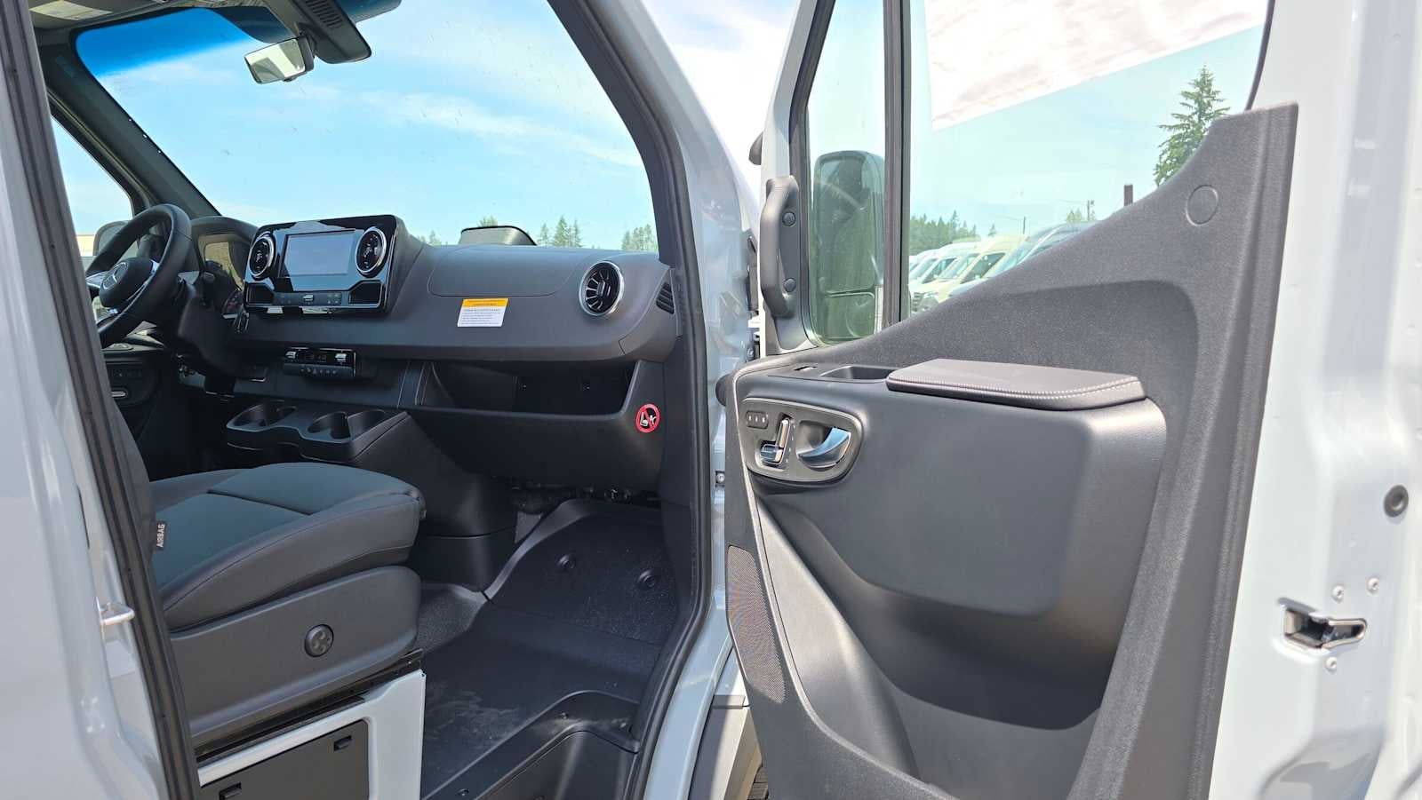 2026 Mercedes-Benz Sprinter 2500 Standard Roof I4 Diesel HO 144 AWD
