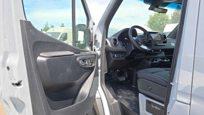 2026 Mercedes-Benz Sprinter 2500 Standard Roof I4 Diesel HO 144 AWD
