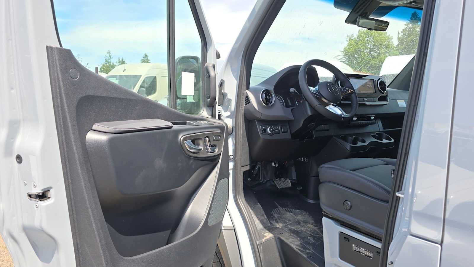 2026 Mercedes-Benz Sprinter 2500 Standard Roof I4 Diesel HO 144 AWD