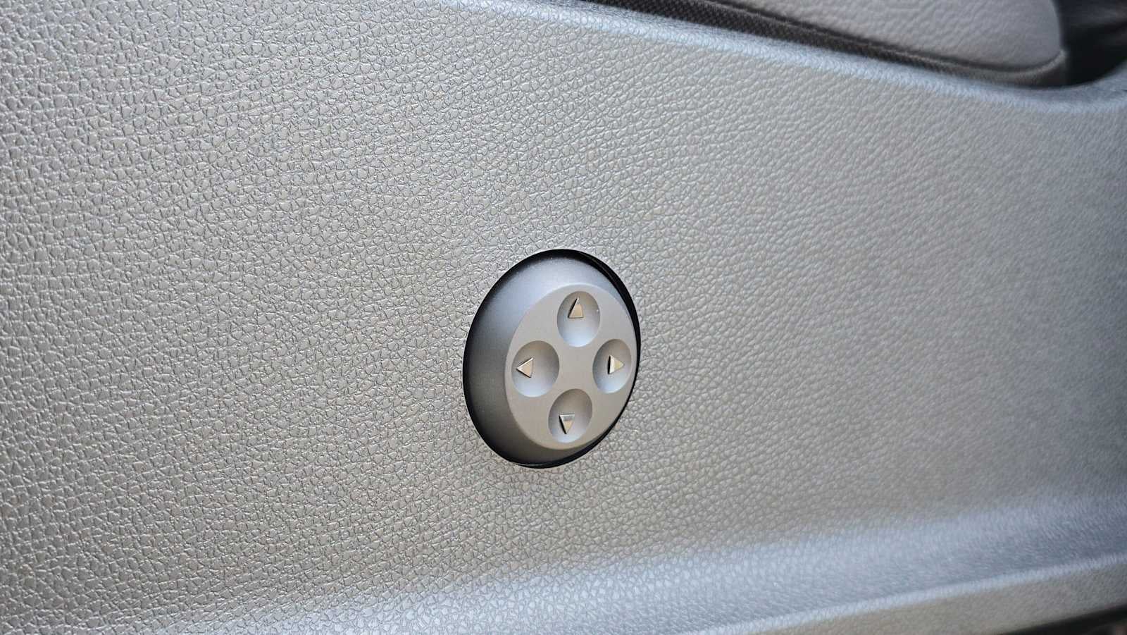 2026 Mercedes-Benz Sprinter 2500 Standard Roof I4 Diesel HO 144 AWD