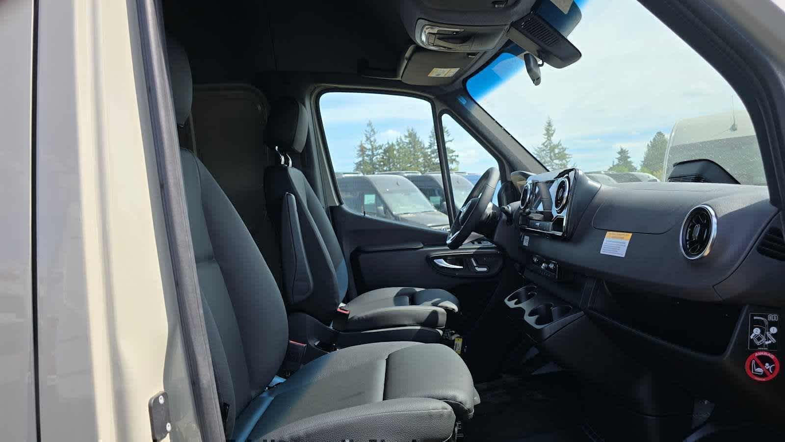 2026 Mercedes-Benz Sprinter 2500 Standard Roof I4 Diesel HO 144 AWD