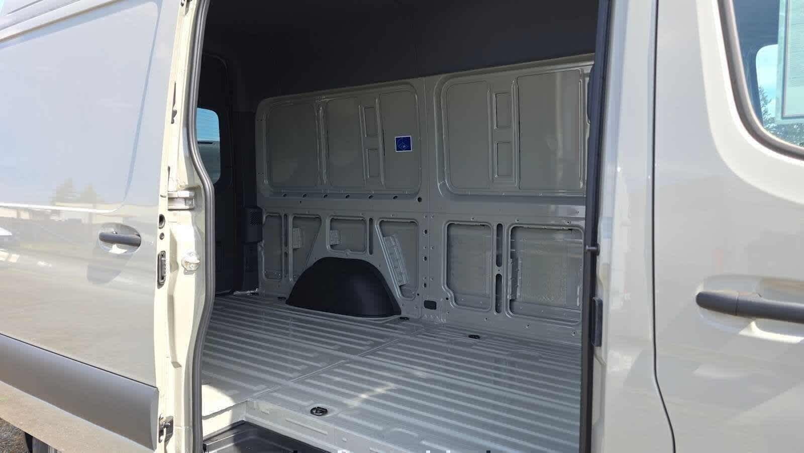 2026 Mercedes-Benz Sprinter 2500 Standard Roof I4 Diesel HO 144 AWD