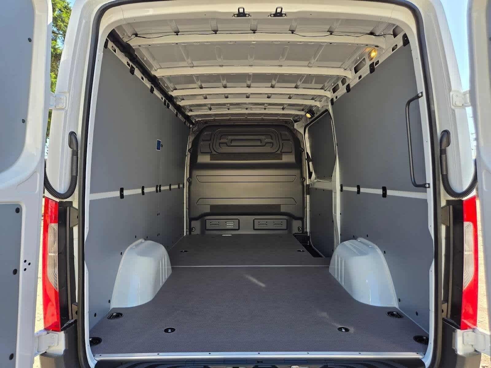 2026 Mercedes-Benz Sprinter 2500 Standard Roof I4 Diesel 144 RWD