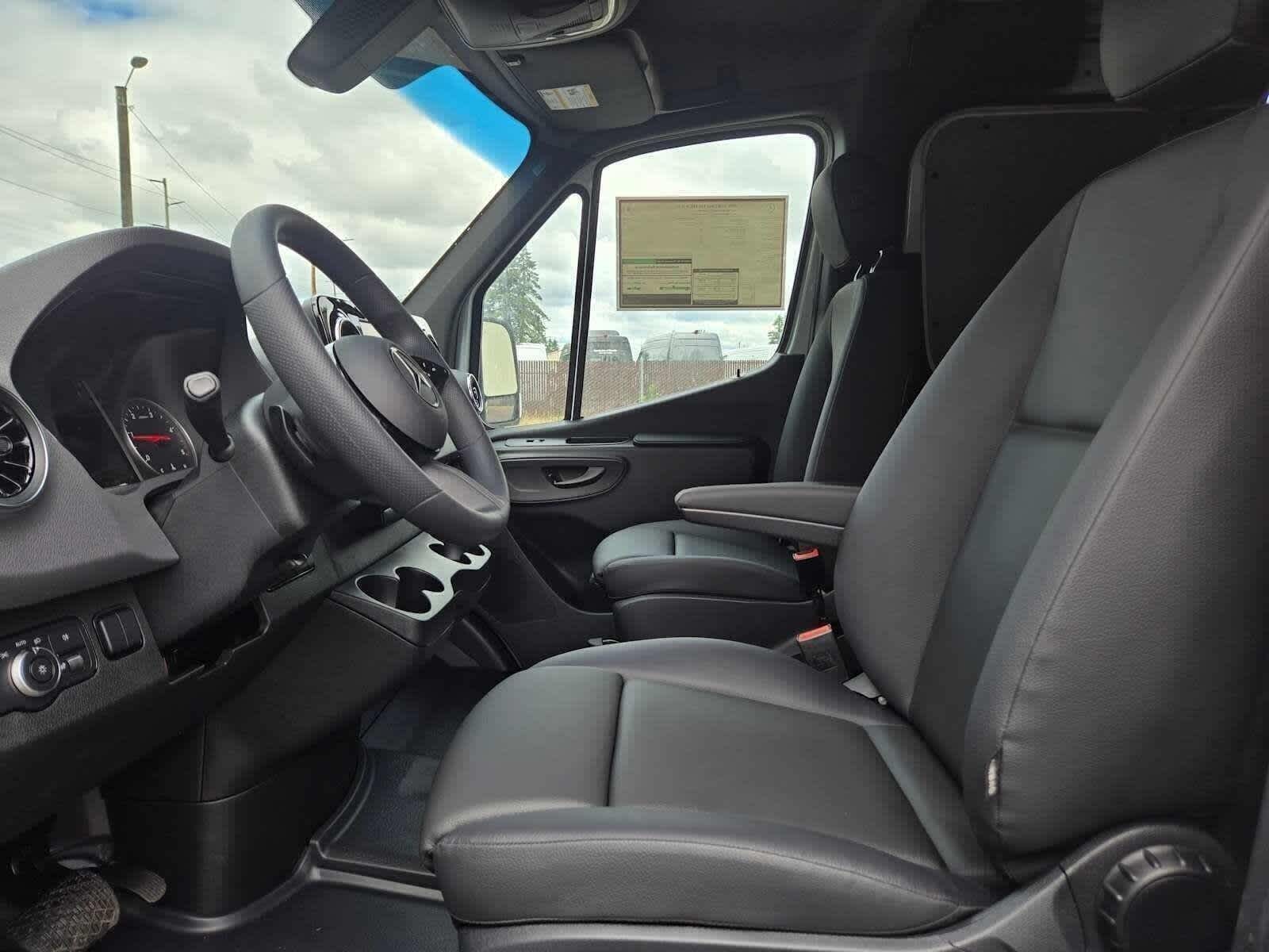 2026 Mercedes-Benz Sprinter 2500 Standard Roof I4 Diesel 144 RWD