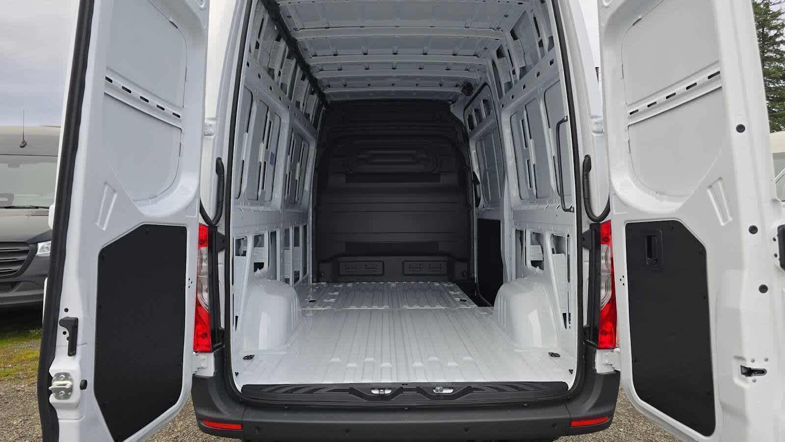 2025 Mercedes-Benz Sprinter Cargo Van 2500 Standard Roof I4 Diesel 144" RWD