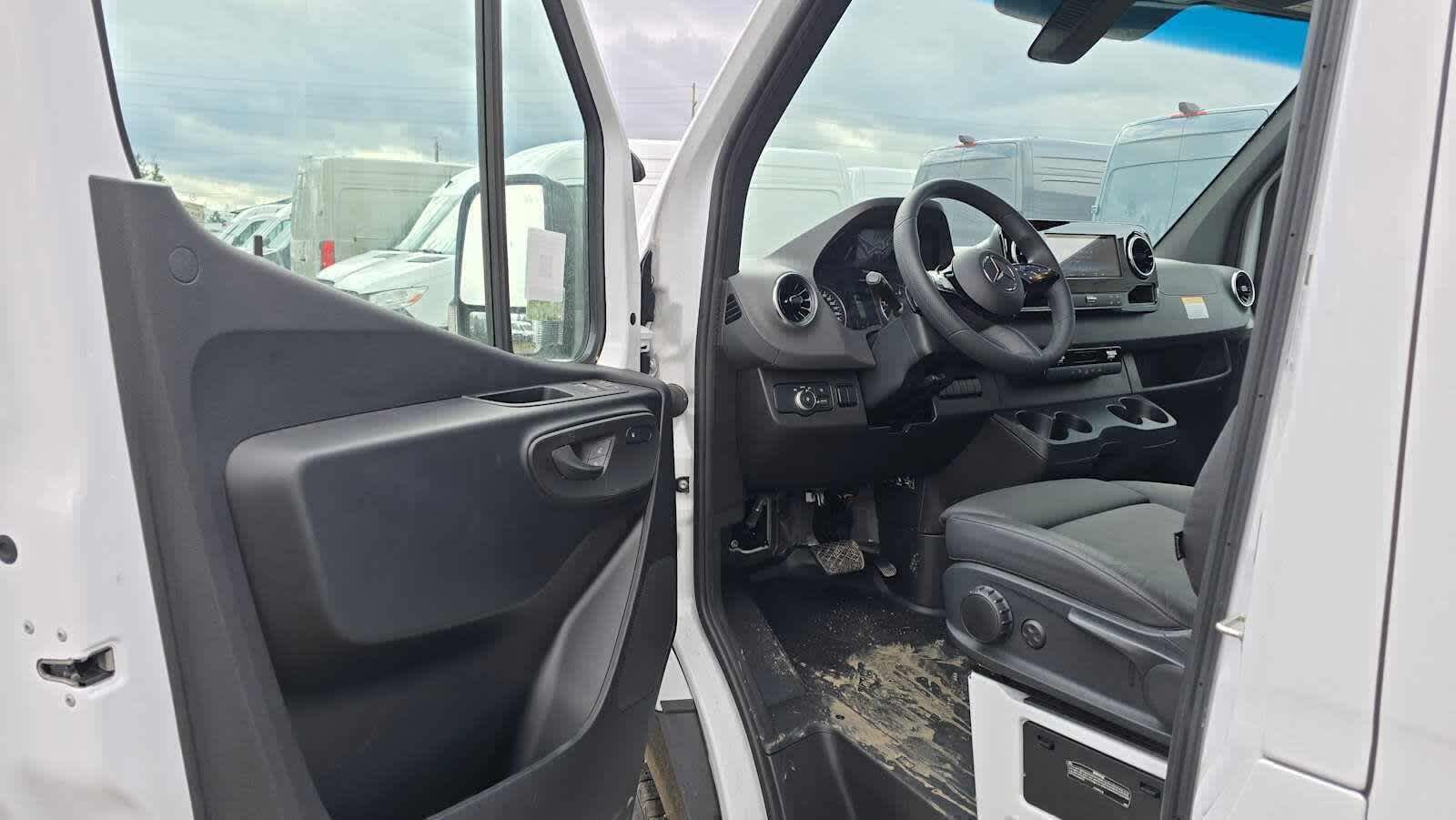 2025 Mercedes-Benz Sprinter Cargo Van 2500 Standard Roof I4 Diesel 144" RWD