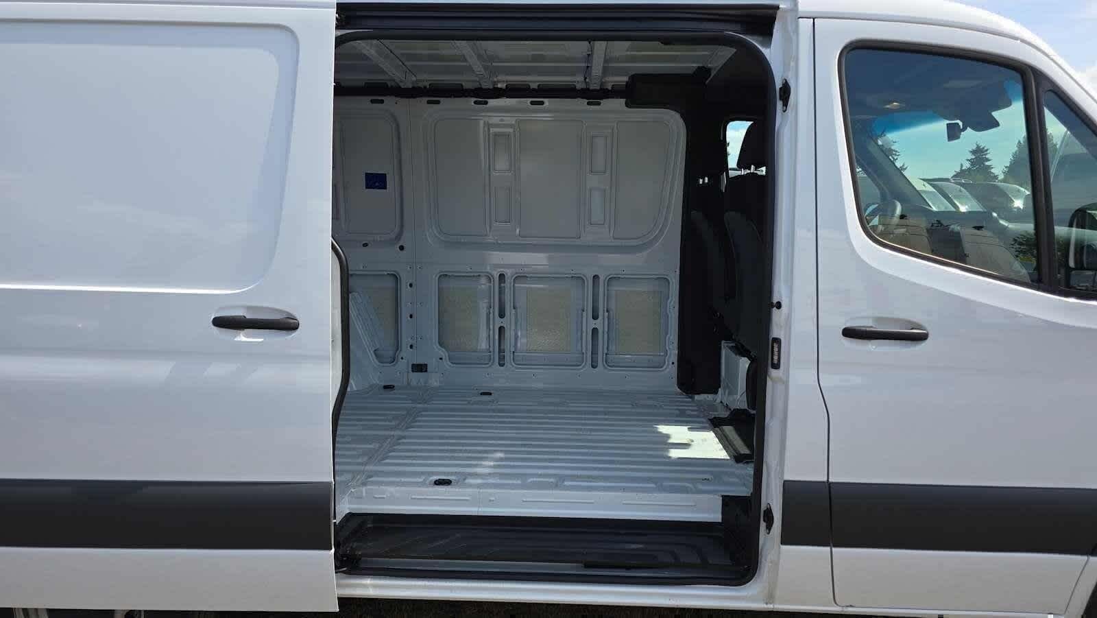 2025 Mercedes-Benz Sprinter Cargo Van 2500 Standard Roof I4 Diesel 144 RWD