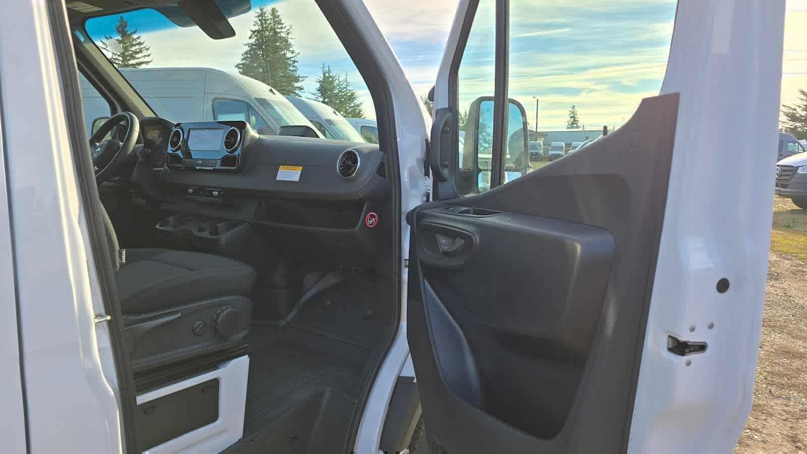 2025 Mercedes-Benz Sprinter Cargo Van 2500 Standard Roof I4 Diesel 144 RWD