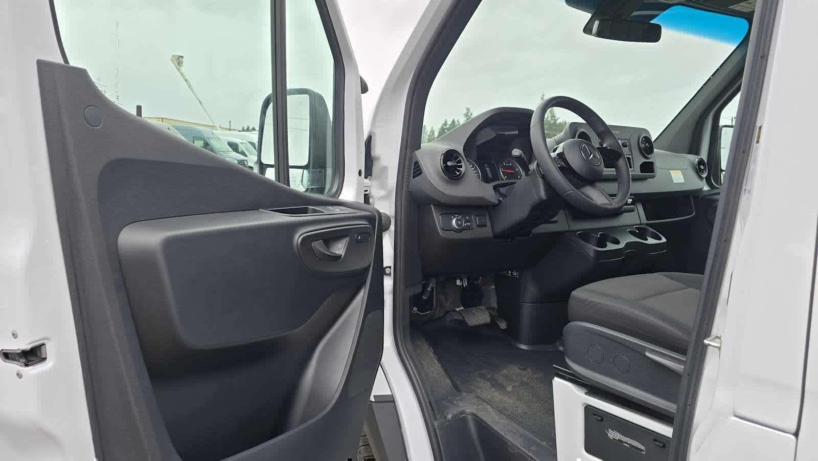 2025 Mercedes-Benz Sprinter Cargo Van 2500 Standard Roof I4 Diesel 144 RWD
