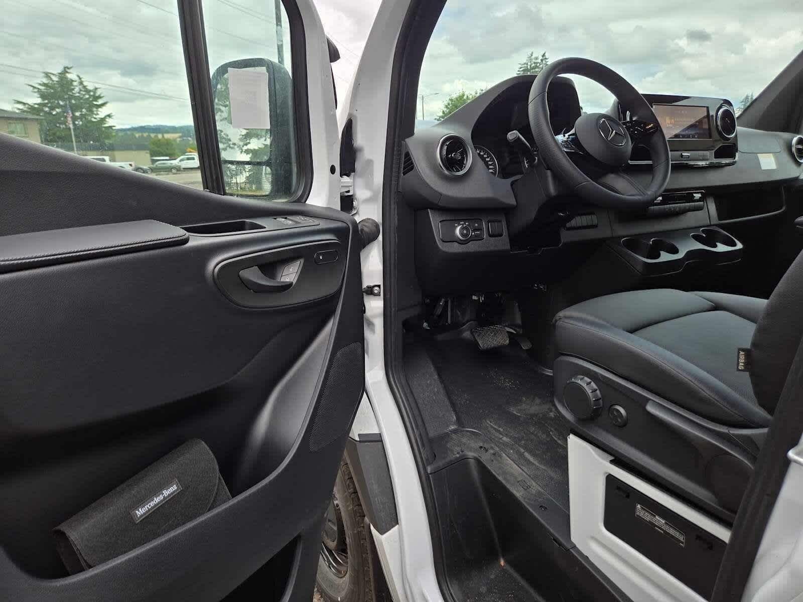 2026 Mercedes-Benz Sprinter 2500 Standard Roof I4 Diesel 144 RWD