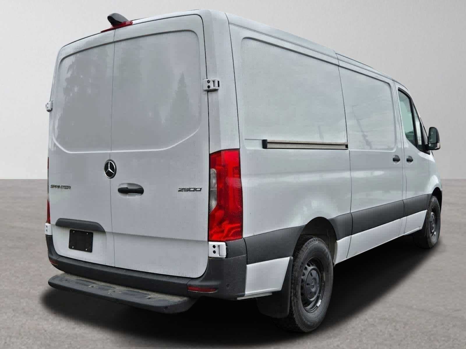 2026 Mercedes-Benz Sprinter 2500 Standard Roof I4 Diesel 144 RWD