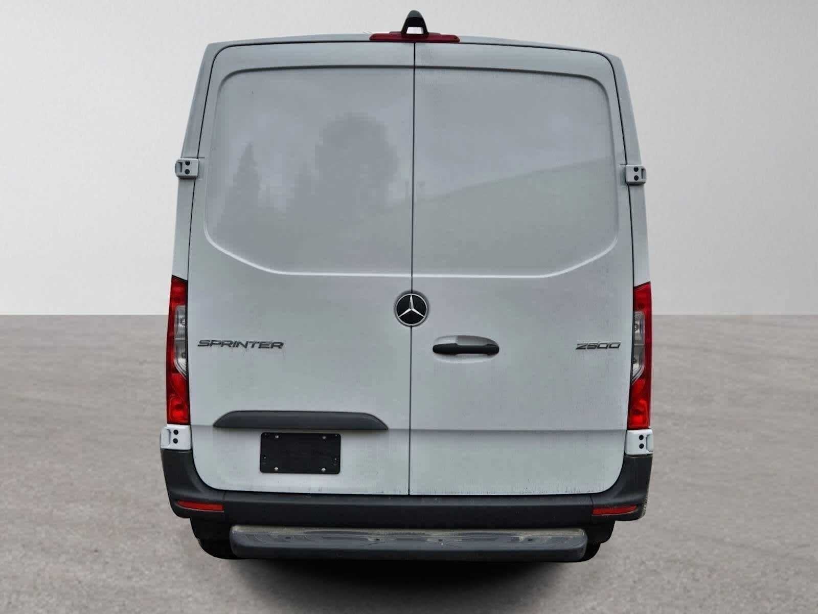 2026 Mercedes-Benz Sprinter 2500 Standard Roof I4 Diesel 144 RWD