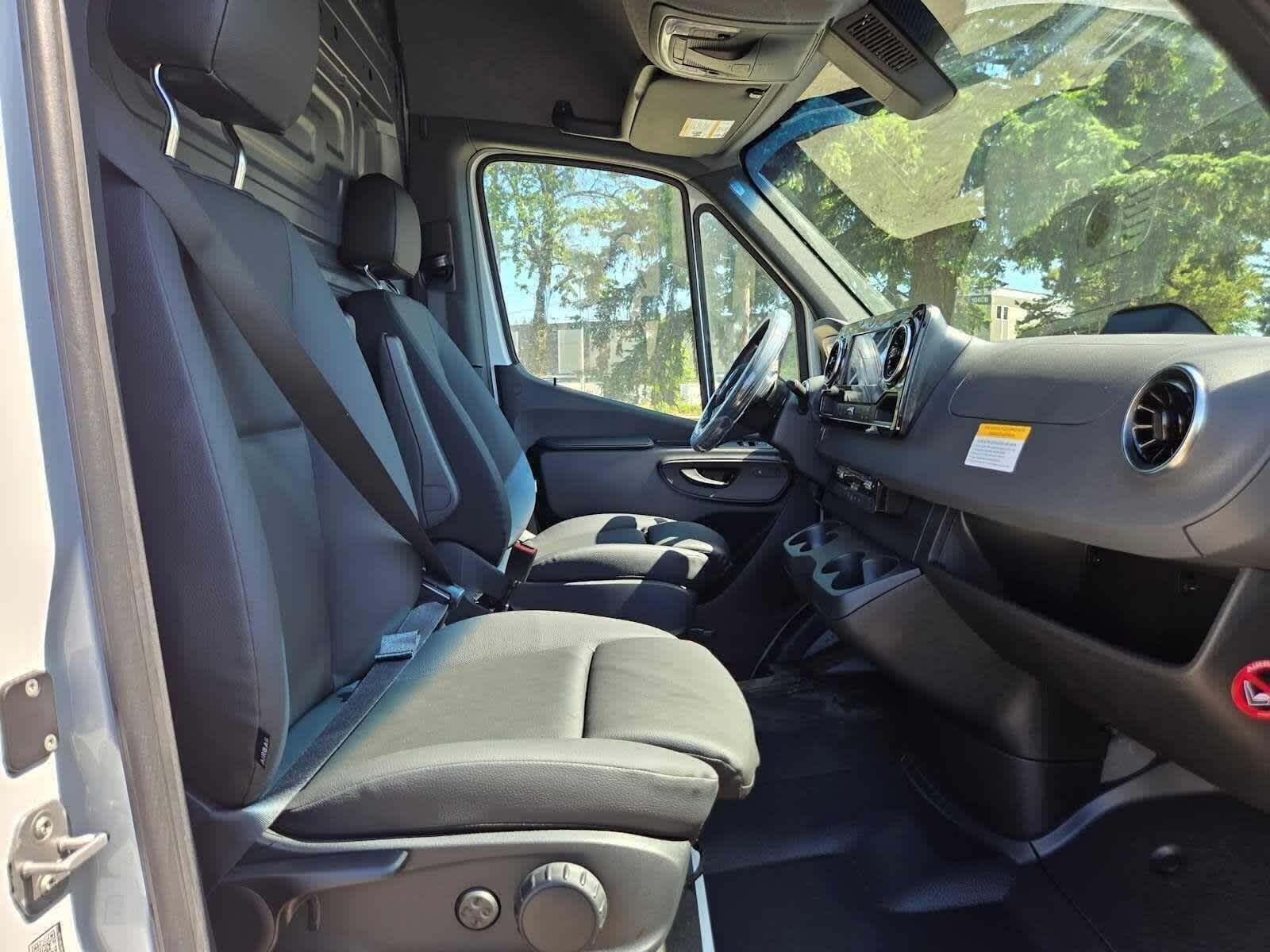 2026 Mercedes-Benz Sprinter 2500 Standard Roof I4 Diesel 144 RWD