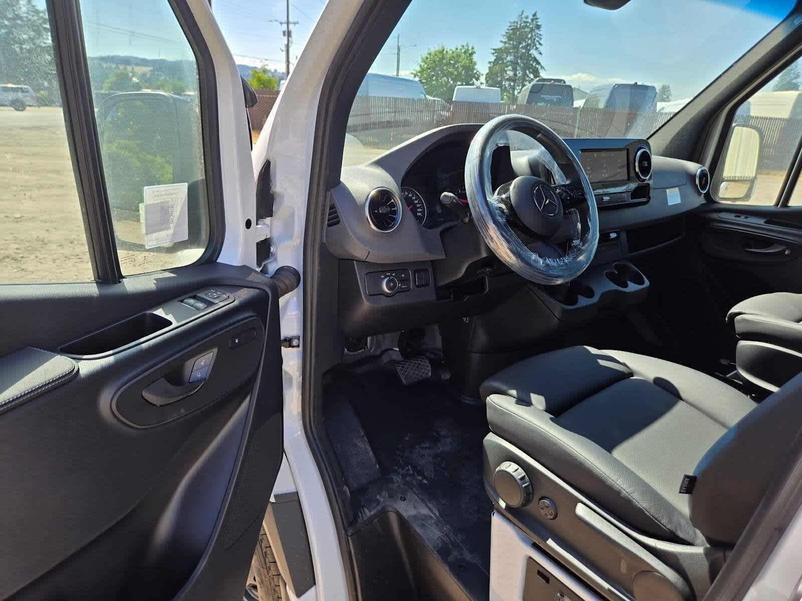 2026 Mercedes-Benz Sprinter 2500 Standard Roof I4 Diesel 144 RWD