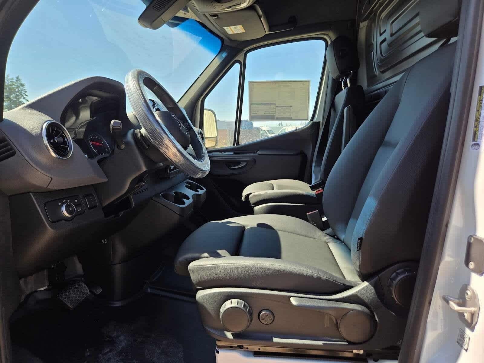 2026 Mercedes-Benz Sprinter 2500 Standard Roof I4 Diesel 144 RWD
