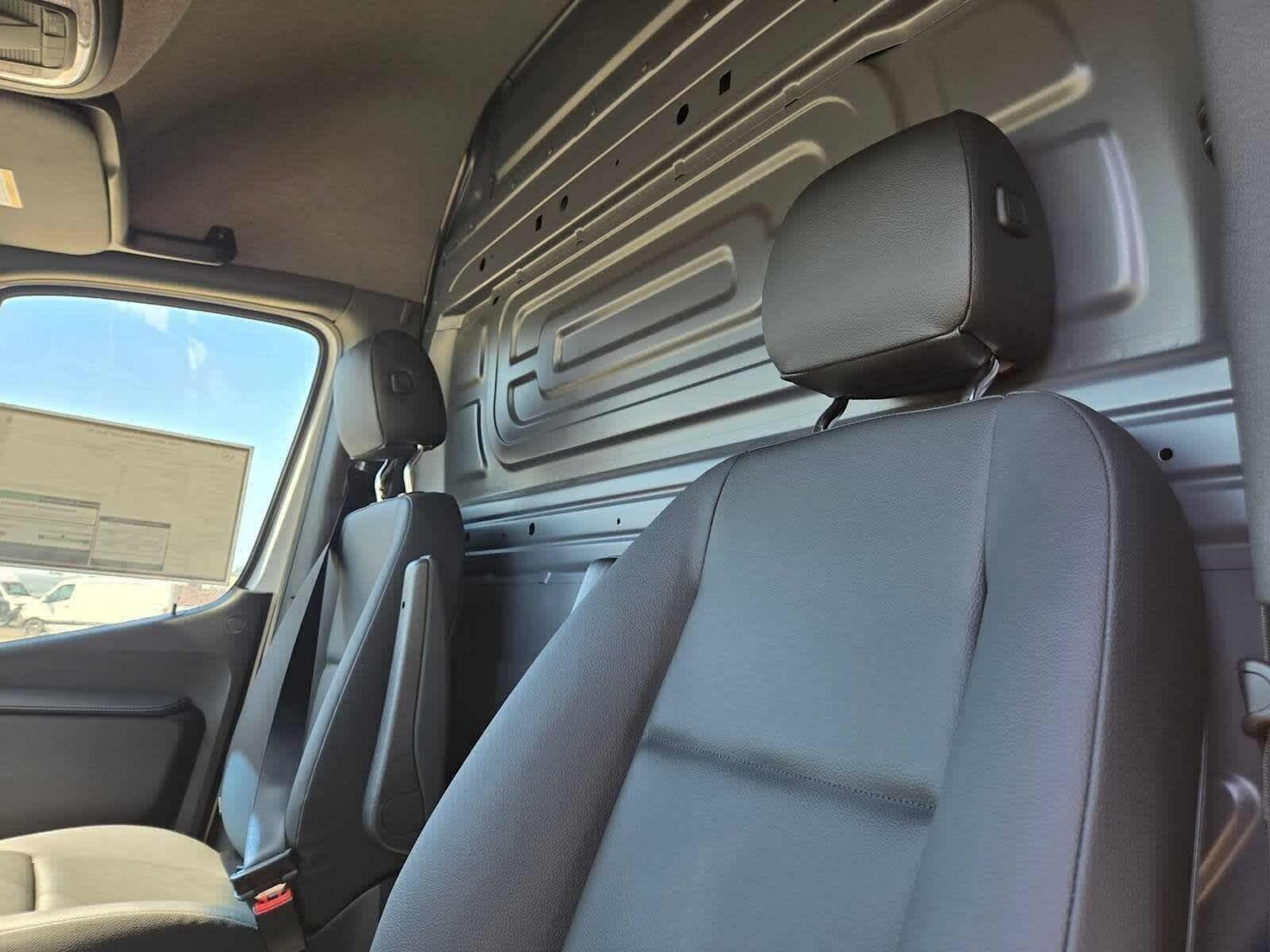 2026 Mercedes-Benz Sprinter 2500 Standard Roof I4 Diesel 144 RWD