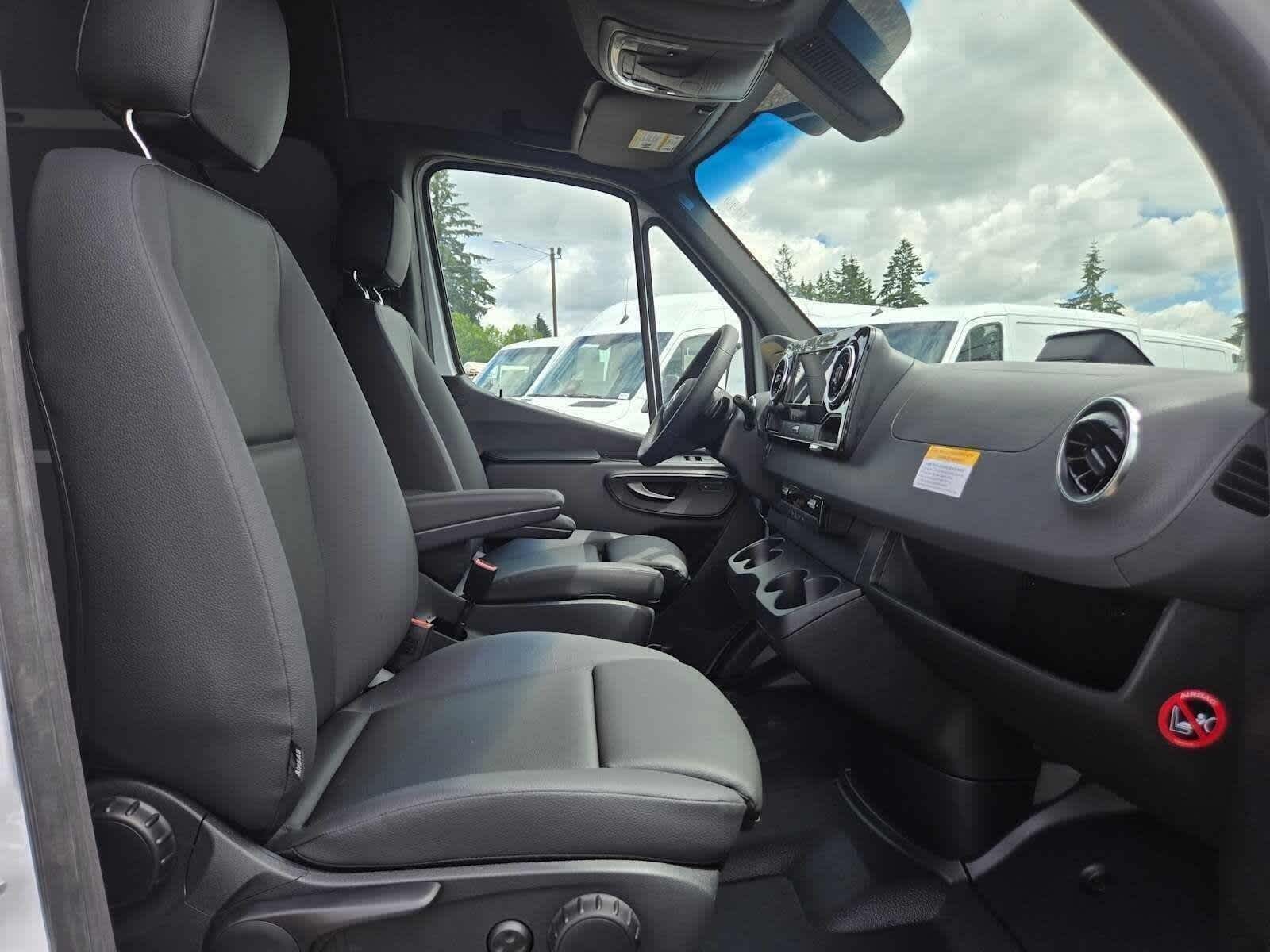 2026 Mercedes-Benz Sprinter 2500 Standard Roof I4 Diesel 144 RWD