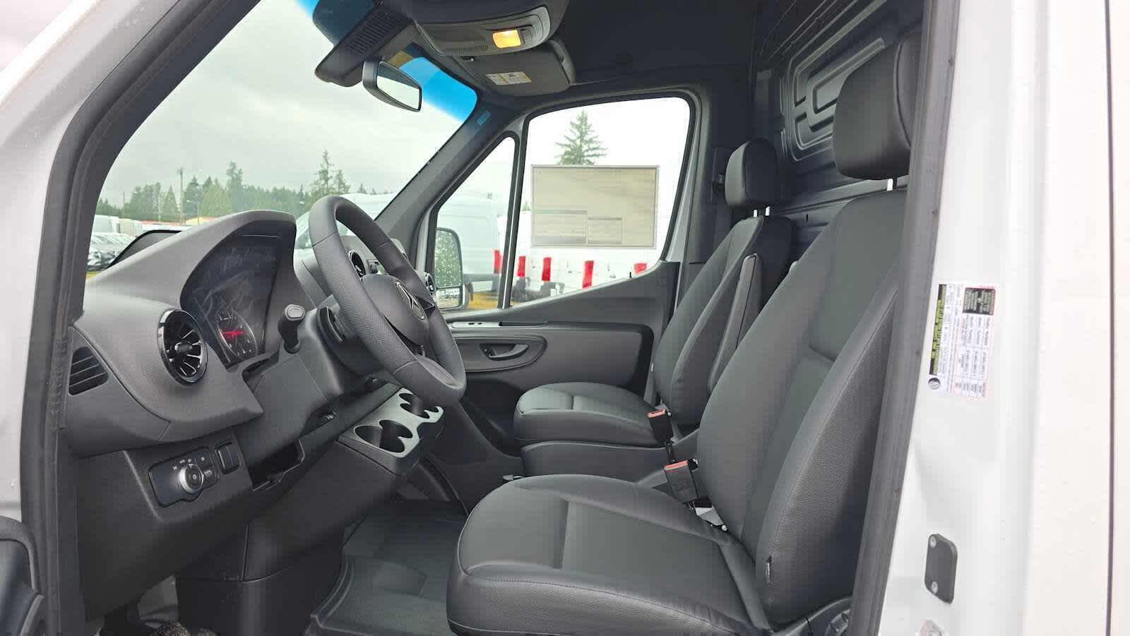 2025 Mercedes-Benz Sprinter 2500 Standard Roof I4 Diesel 144" RWD