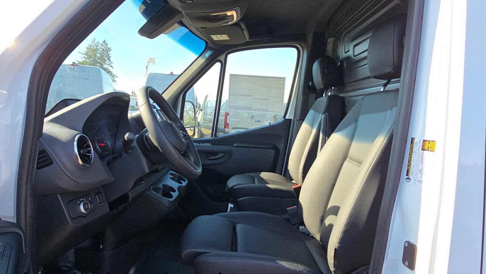 2026 Mercedes-Benz Sprinter 2500 Standard Roof I4 Diesel 144 RWD