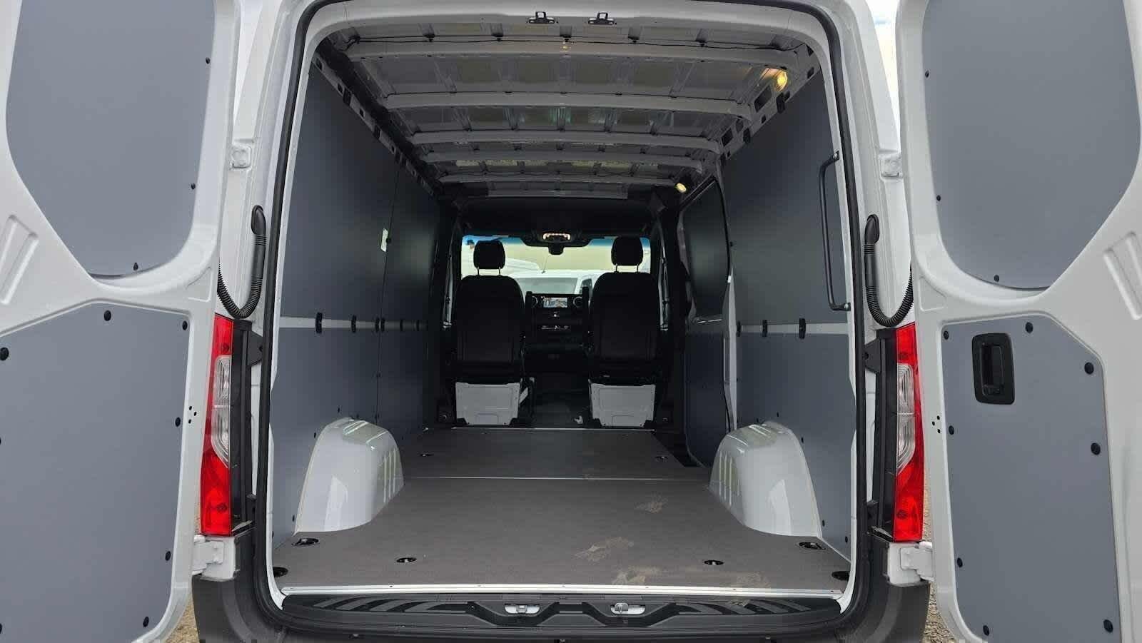 2026 Mercedes-Benz Sprinter 2500 Standard Roof I4 Diesel 144 RWD