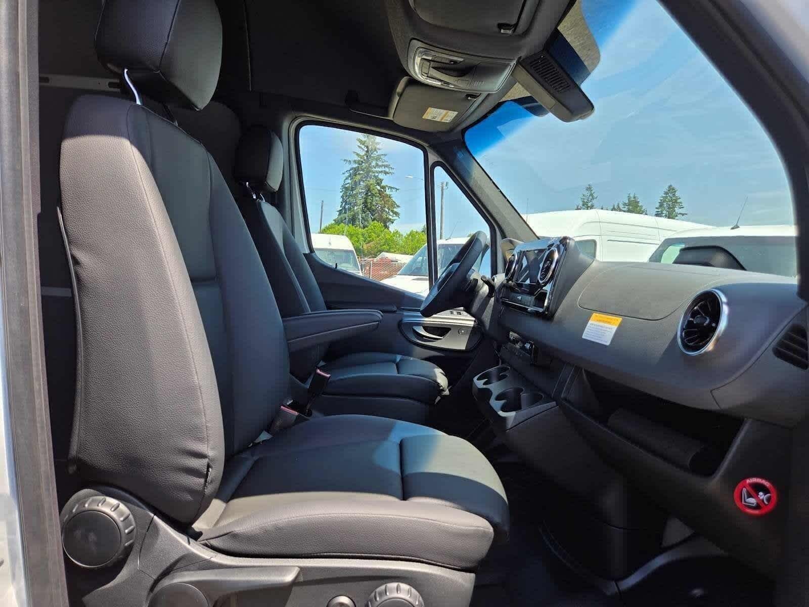 2026 Mercedes-Benz Sprinter 2500 Standard Roof I4 Diesel 144 RWD