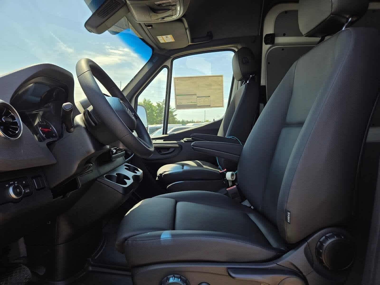 2026 Mercedes-Benz Sprinter 2500 Standard Roof I4 Diesel 144 RWD