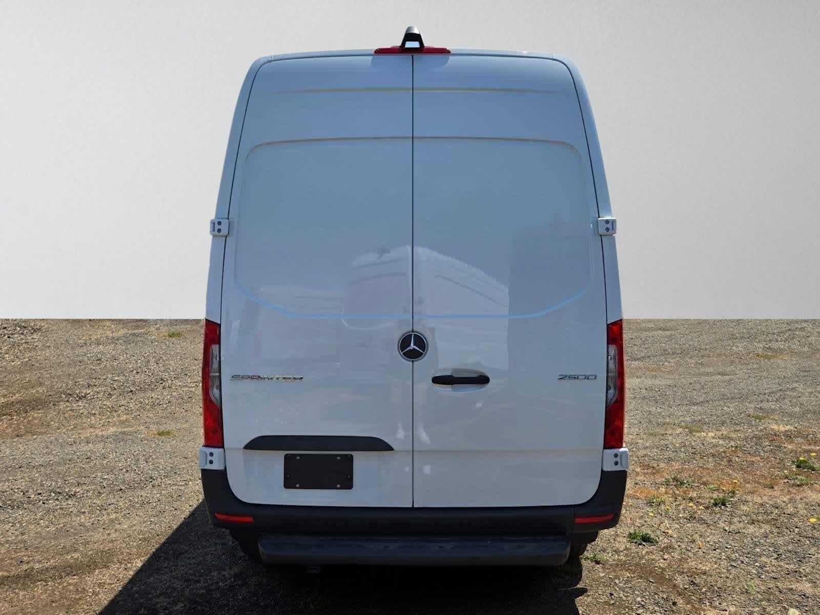 2026 Mercedes-Benz Sprinter 2500 Standard Roof I4 Diesel 144 RWD