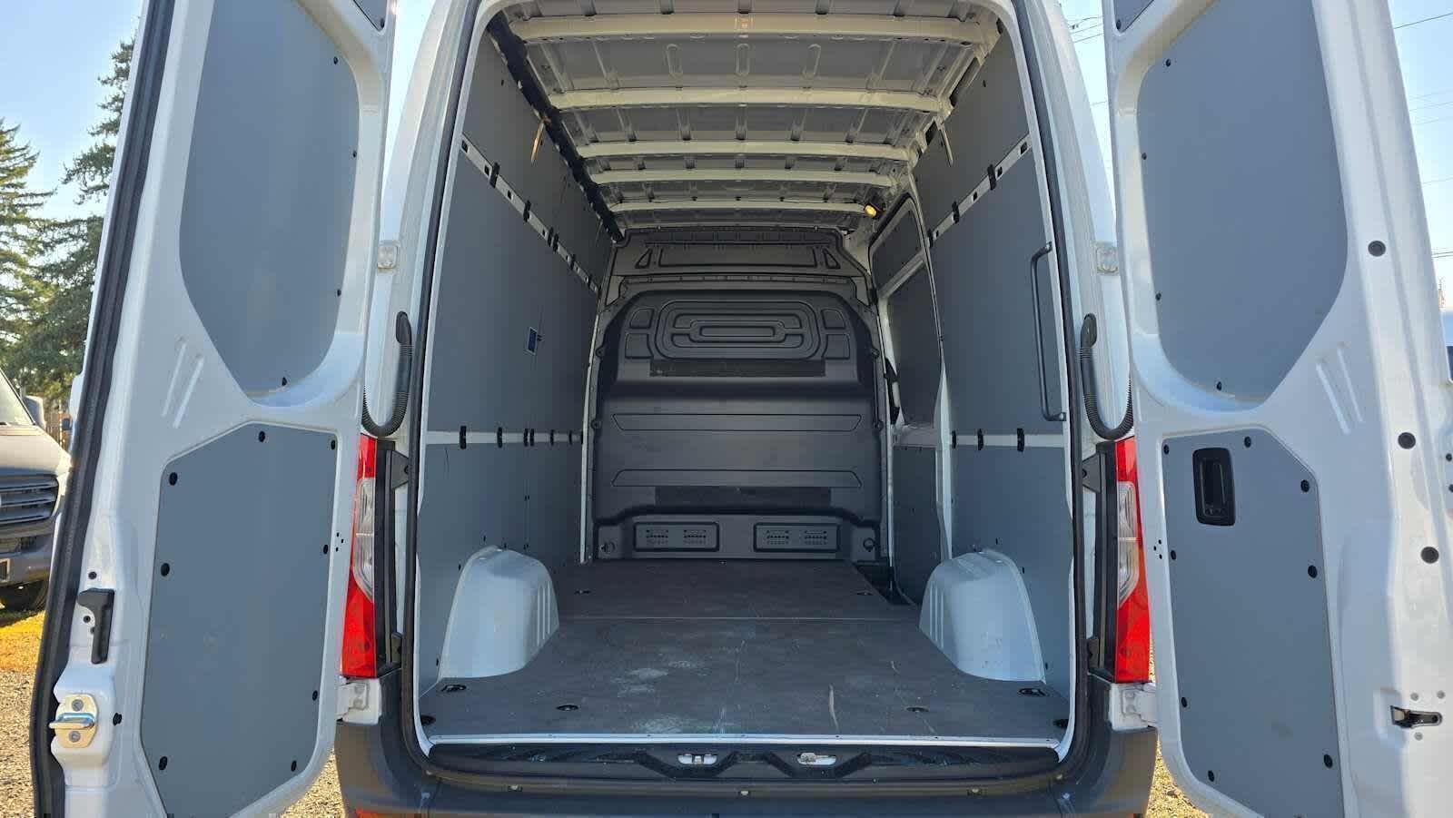 2025 Mercedes-Benz Sprinter Cargo Van 2500 Standard Roof I4 Diesel 144 RWD