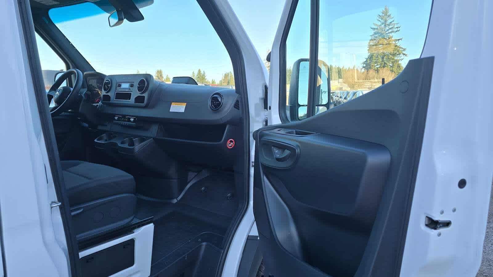 2025 Mercedes-Benz Sprinter Cargo Van 2500 Standard Roof I4 Diesel 144" RWD