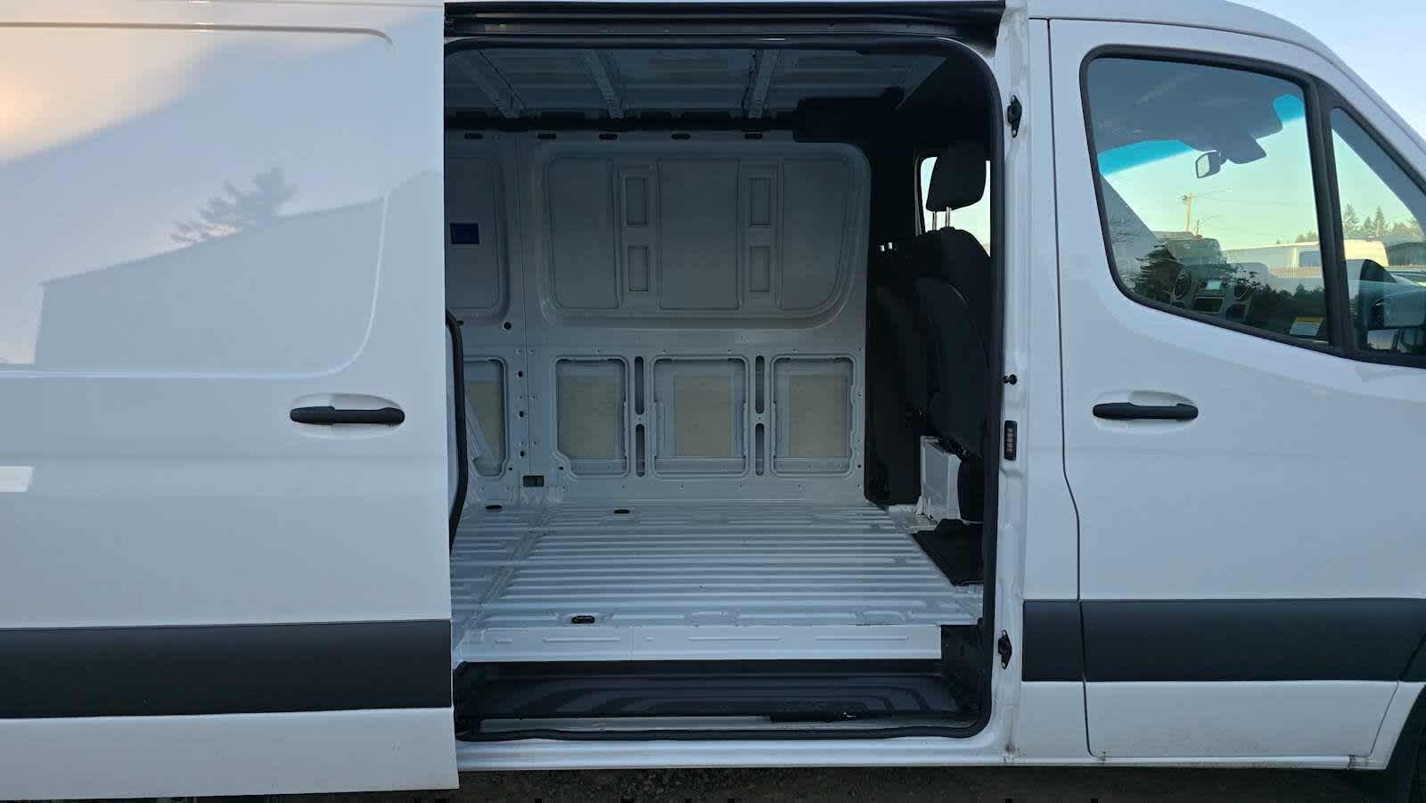 2025 Mercedes-Benz Sprinter Cargo Van 2500 Standard Roof I4 Diesel 144" RWD