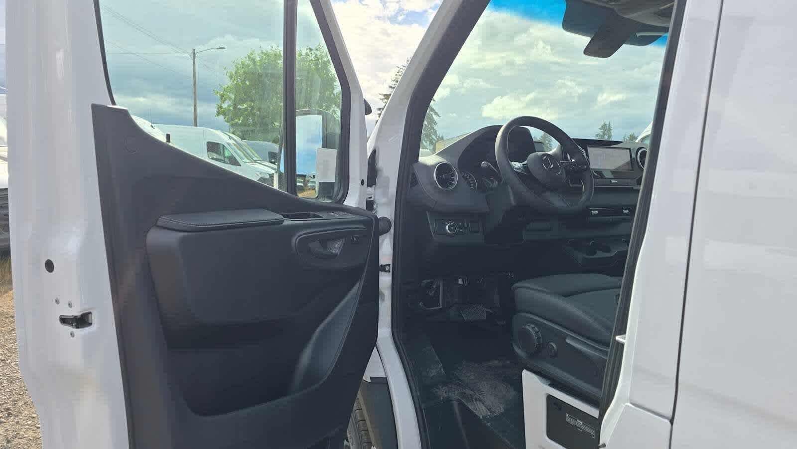 2026 Mercedes-Benz Sprinter 2500 Standard Roof I4 Diesel 144 RWD