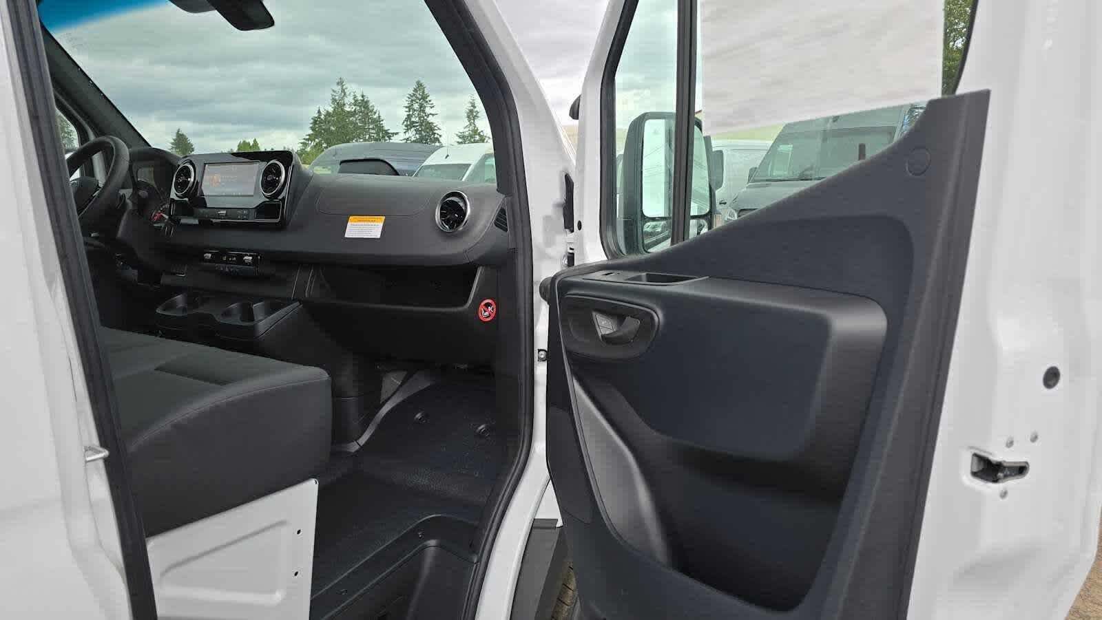 2026 Mercedes-Benz Sprinter 2500 Standard Roof I4 Diesel 144 RWD