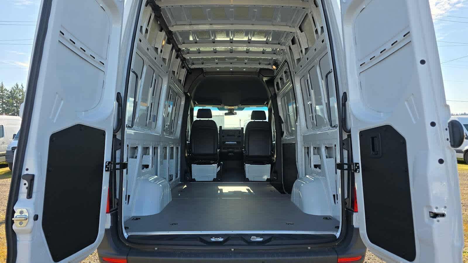 2025 Mercedes-Benz Sprinter Cargo Van 2500 Standard Roof I4 Diesel 144" RWD