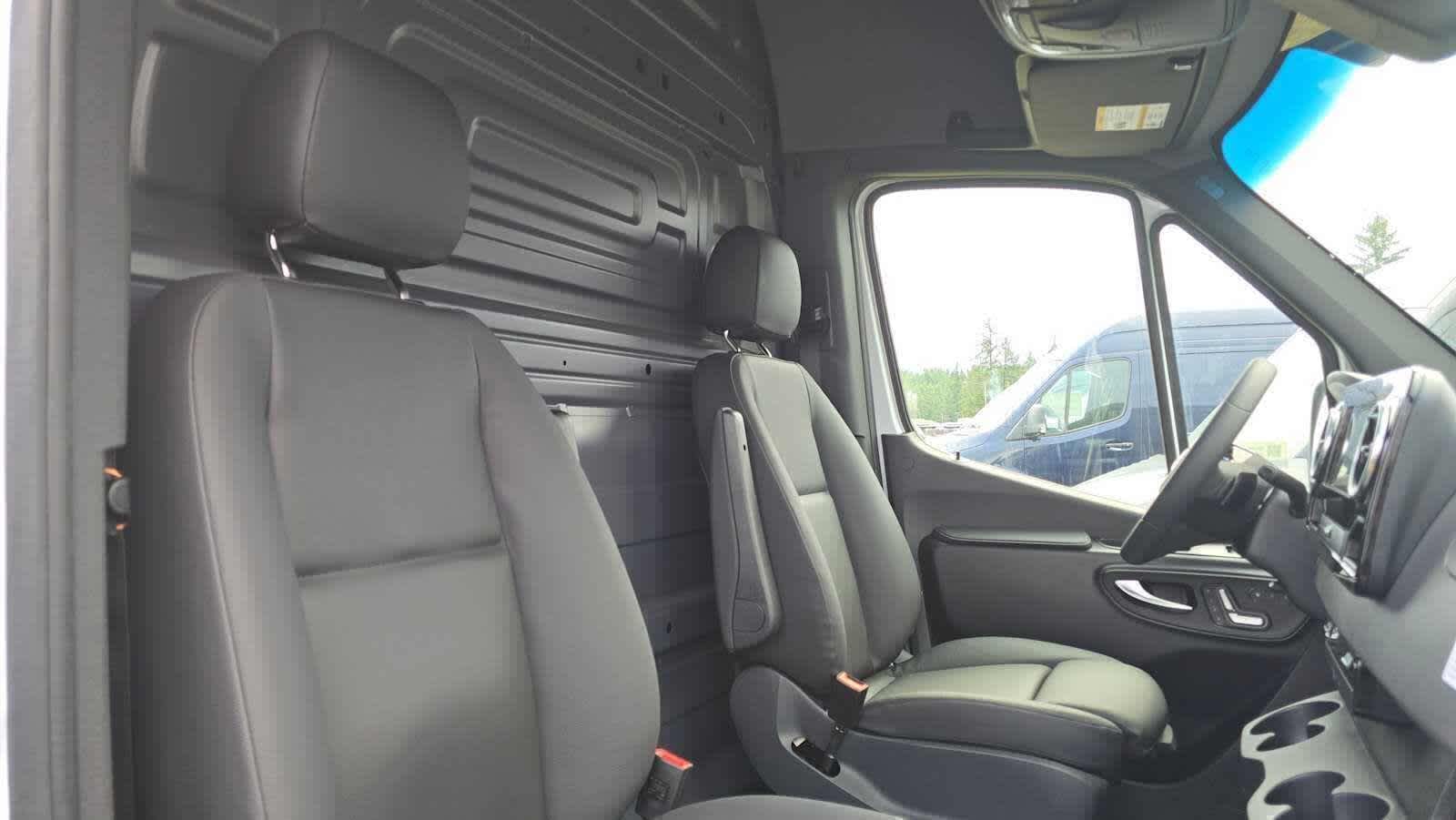 2026 Mercedes-Benz Sprinter 2500 Standard Roof I4 Diesel 144 RWD