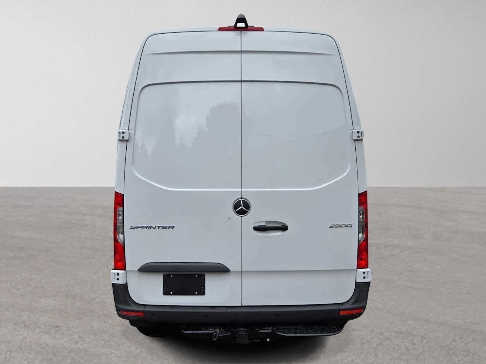 2026 Mercedes-Benz Sprinter 2500 Standard Roof I4 Diesel 144 RWD