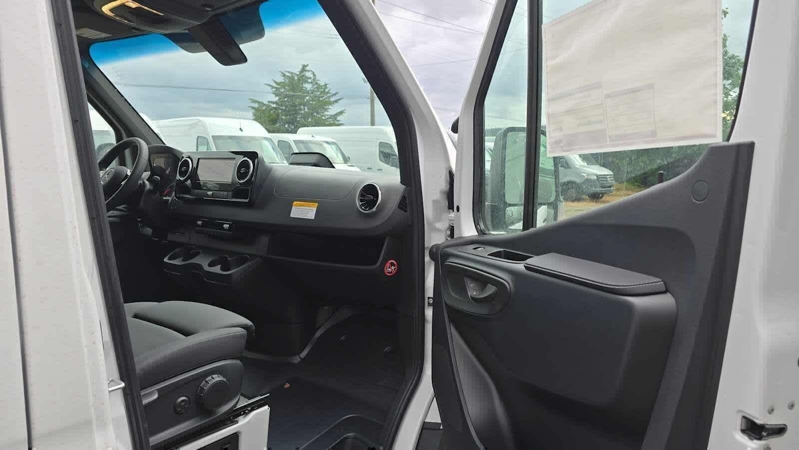 2026 Mercedes-Benz Sprinter 2500 Standard Roof I4 Diesel 144 RWD