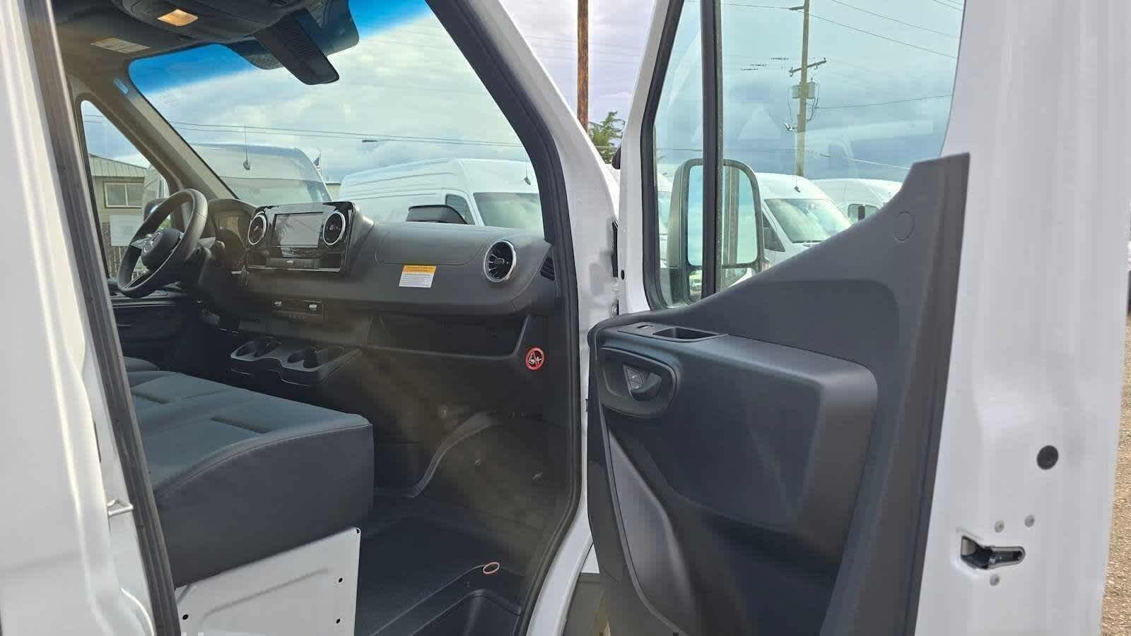 2026 Mercedes-Benz Sprinter 2500 Standard Roof I4 Diesel 144 RWD