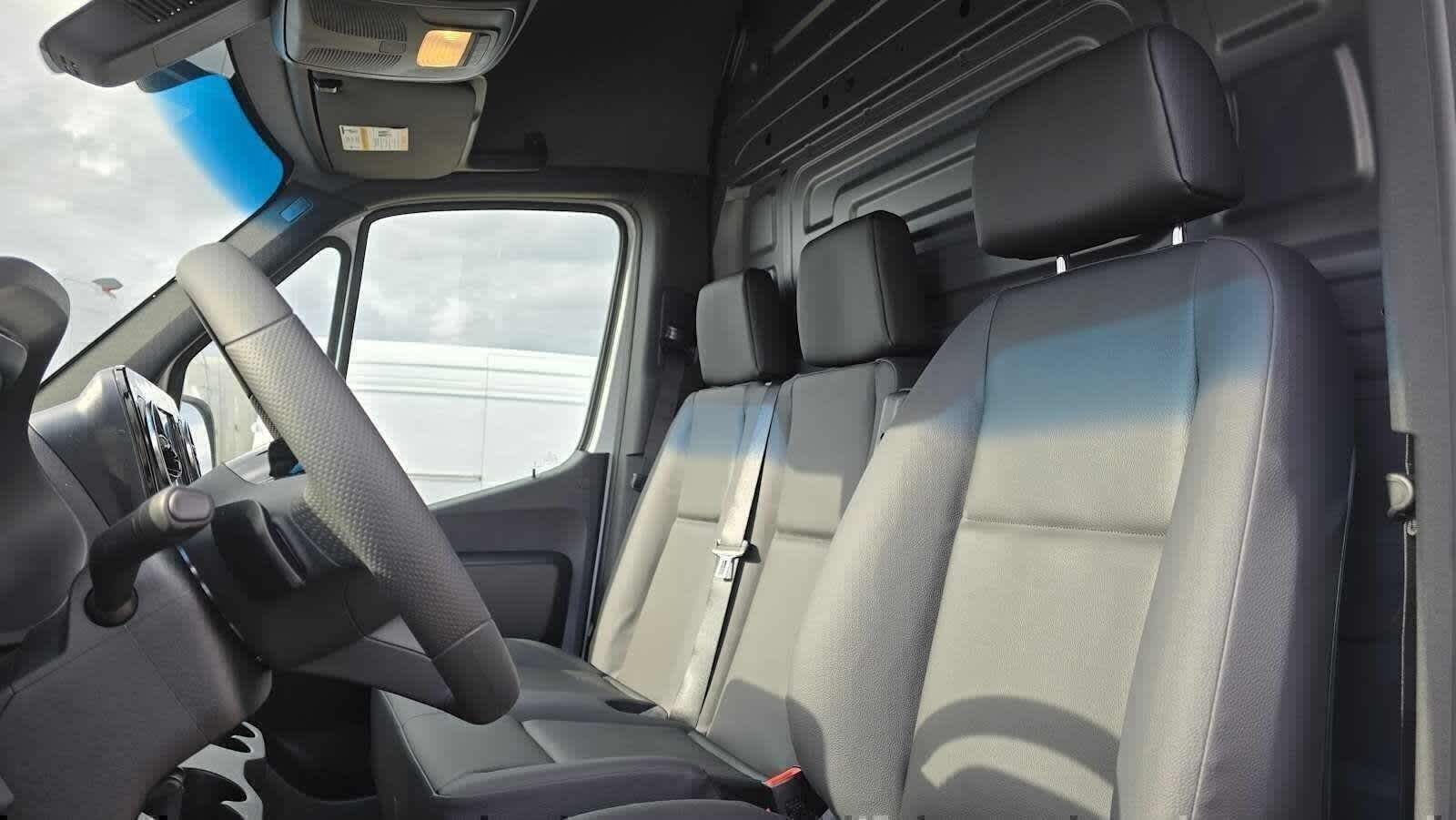 2026 Mercedes-Benz Sprinter 2500 Standard Roof I4 Diesel 144 RWD