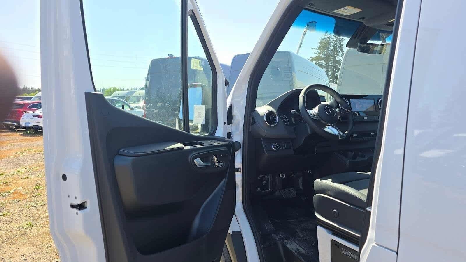 2026 Mercedes-Benz Sprinter 2500 High Roof I4 Diesel 170 RWD