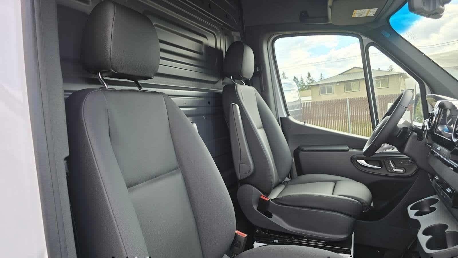 2026 Mercedes-Benz Sprinter 2500 High Roof I4 Diesel 170 RWD