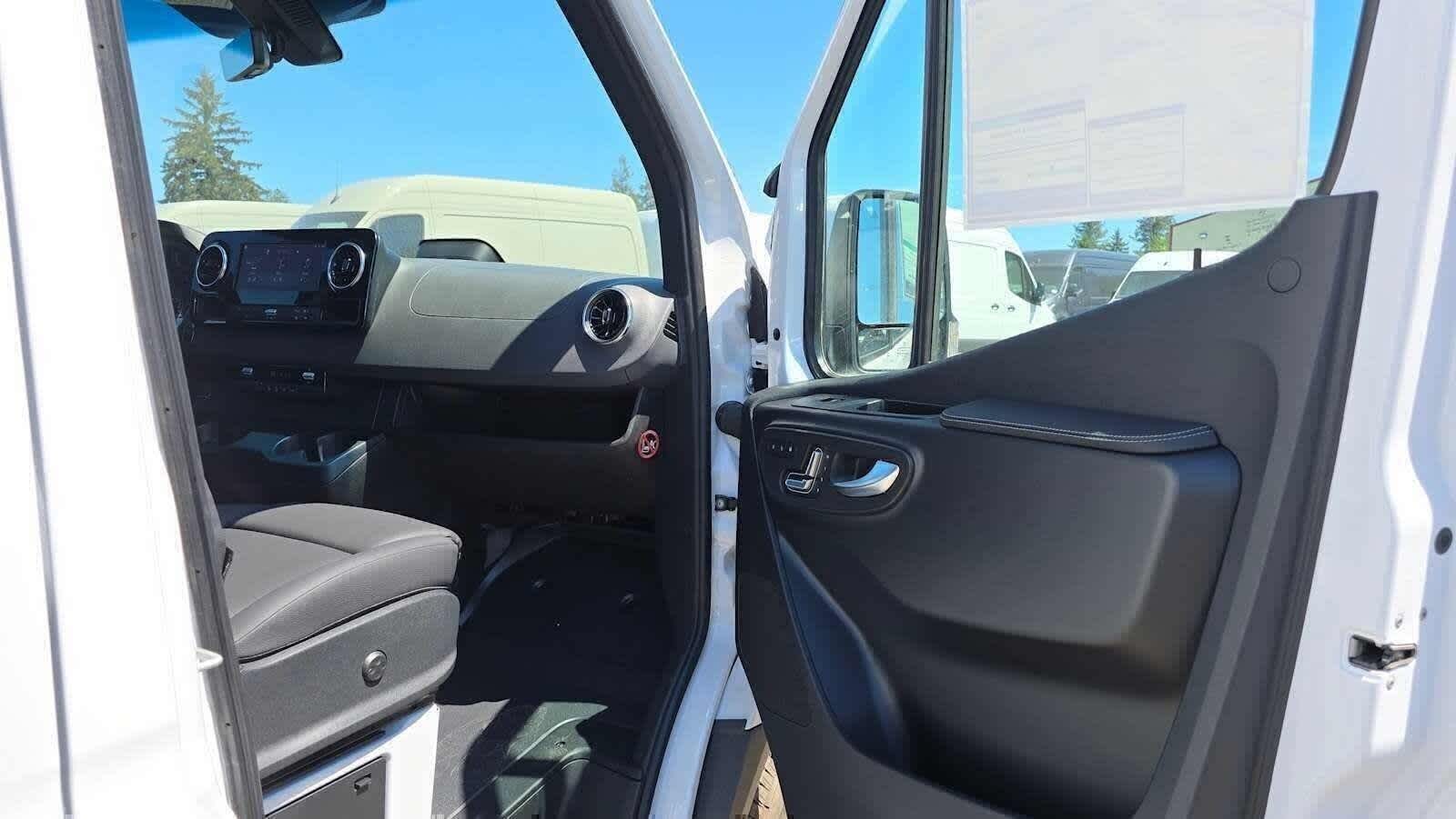2026 Mercedes-Benz Sprinter 2500 High Roof I4 Diesel 170 RWD