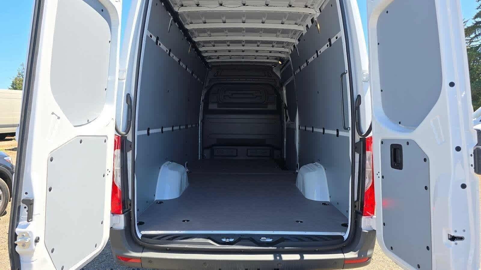 2026 Mercedes-Benz Sprinter 2500 High Roof I4 Diesel 170 RWD