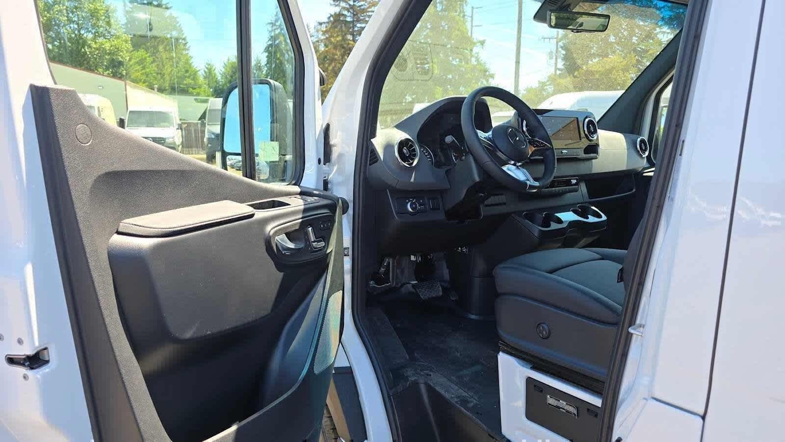 2026 Mercedes-Benz Sprinter 2500 High Roof I4 Diesel 170 RWD