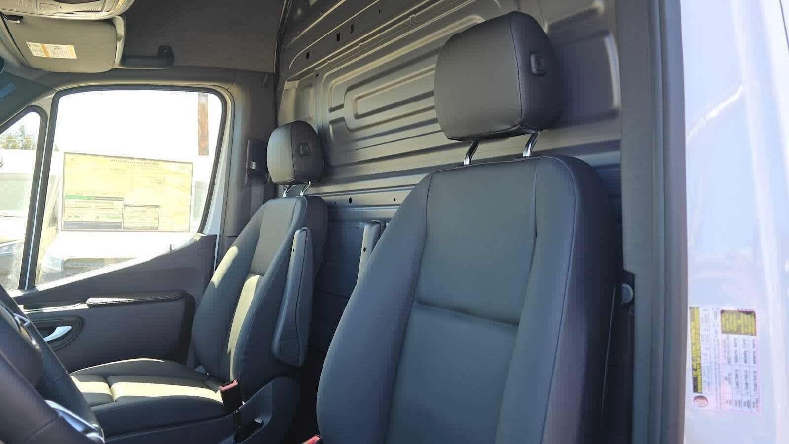 2026 Mercedes-Benz Sprinter 2500 High Roof I4 Diesel 170 RWD