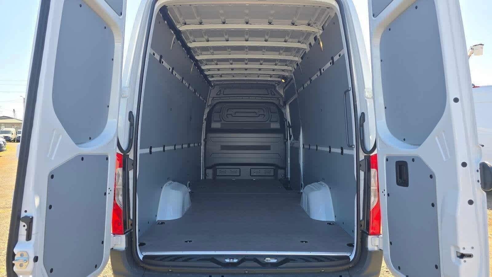 2026 Mercedes-Benz Sprinter 2500 High Roof I4 Diesel 170 RWD