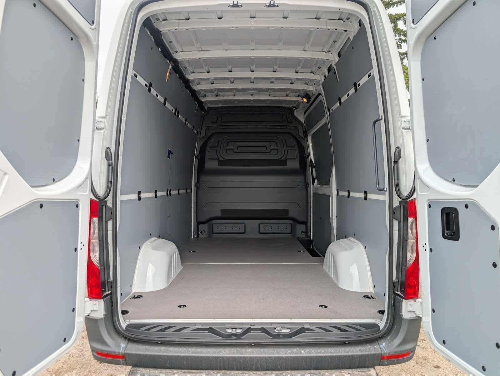 2026 Mercedes-Benz Sprinter 2500 High Roof I4 Diesel 170 RWD