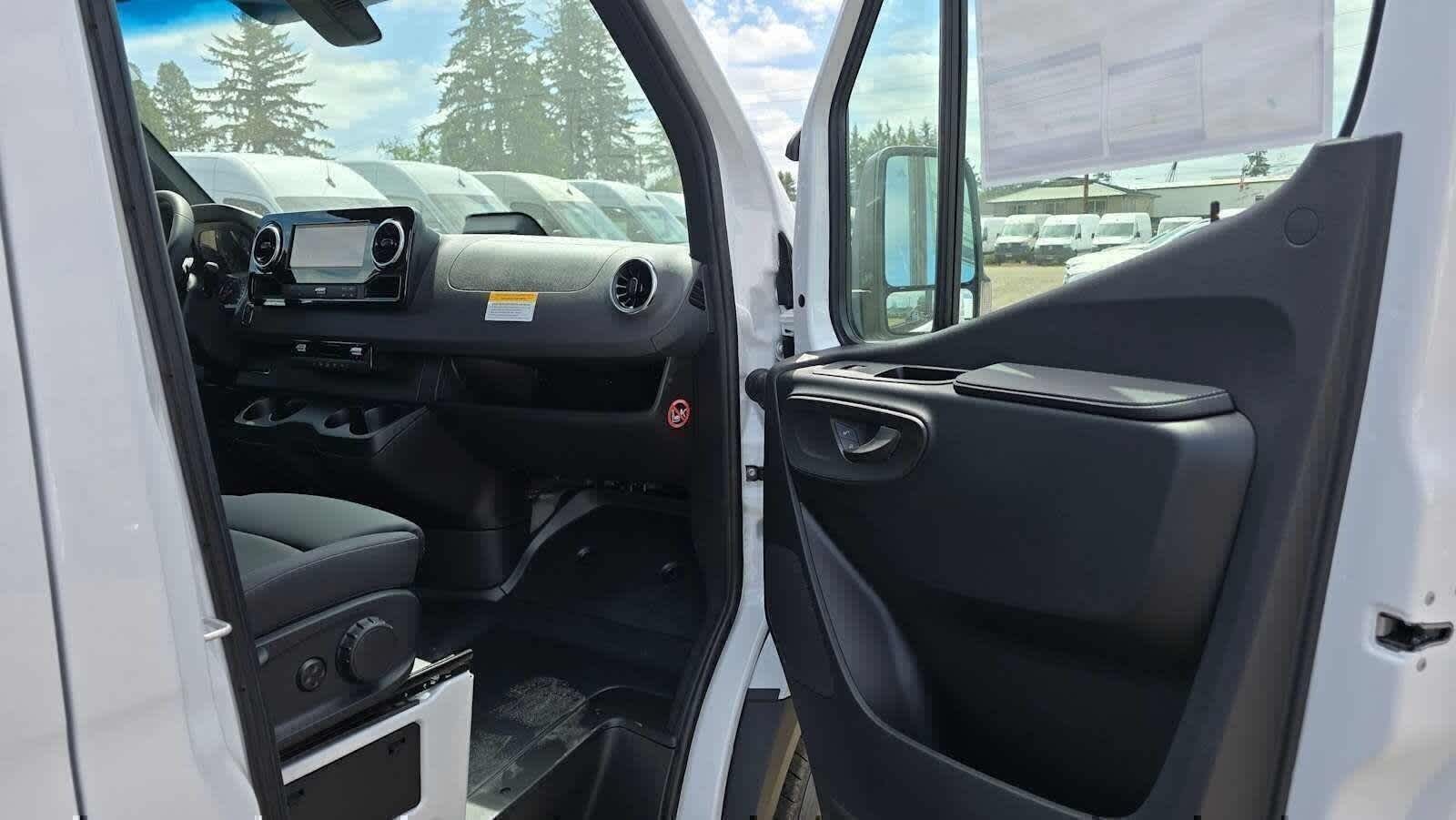 2026 Mercedes-Benz Sprinter 2500 High Roof I4 Diesel 170 RWD